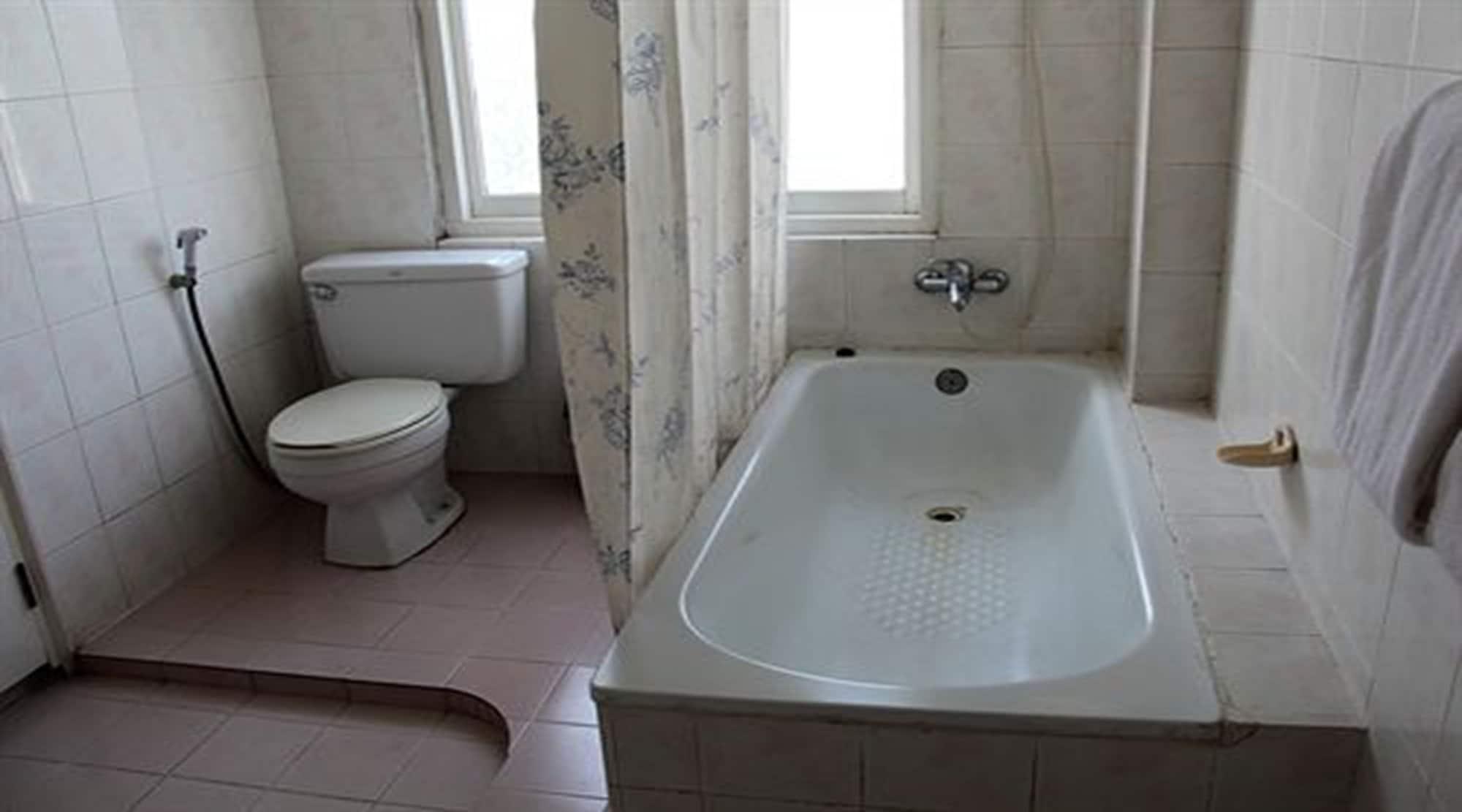 Hotel Windsor Янгон Екстериор снимка